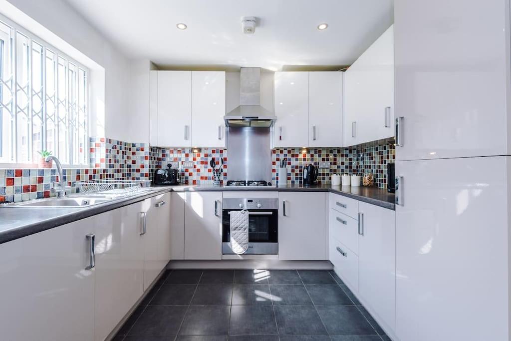 Villa Modern Townhouse Near Coop Live Etihad à Manchester Extérieur photo