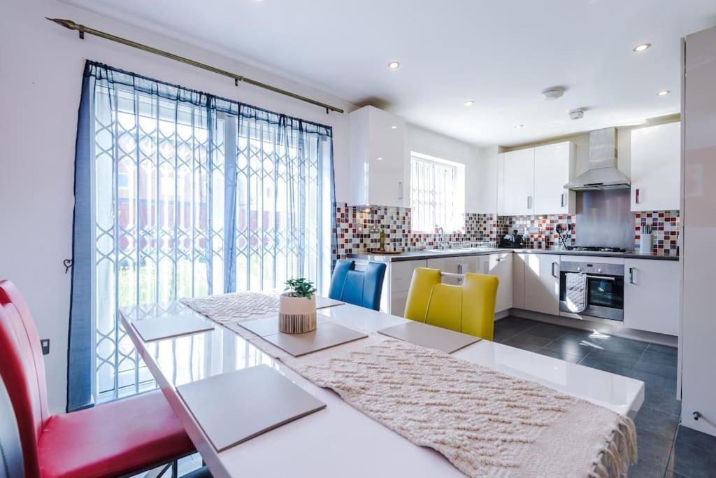 Villa Modern Townhouse Near Coop Live Etihad à Manchester Extérieur photo