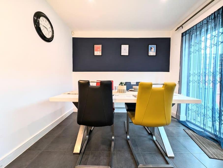 Villa Modern Townhouse Near Coop Live Etihad à Manchester Extérieur photo