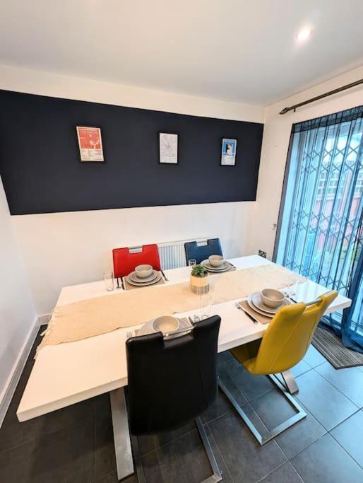 Villa Modern Townhouse Near Coop Live Etihad à Manchester Extérieur photo