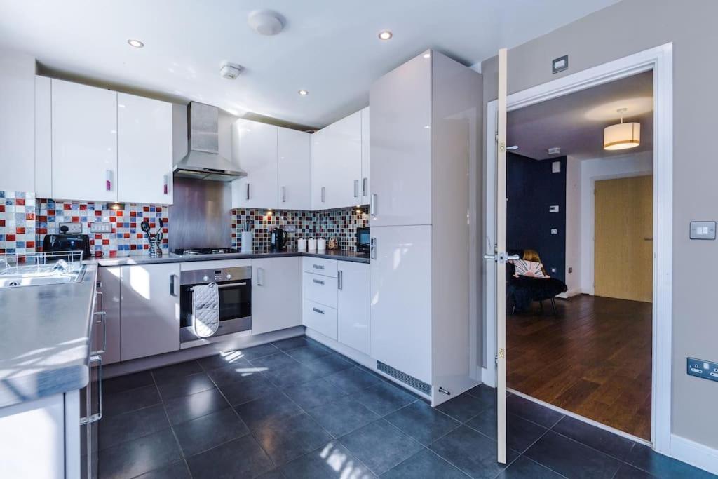 Villa Modern Townhouse Near Coop Live Etihad à Manchester Extérieur photo